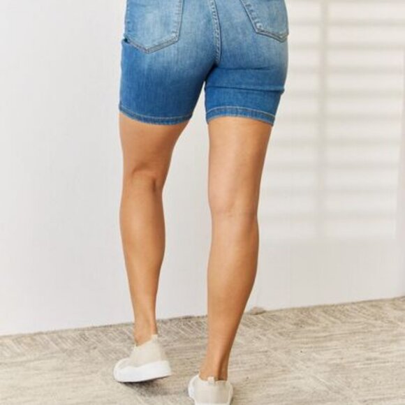Hazel Blues® |  Judy Blue Tummy Control Double Button Bermuda Denim Shorts - Picture 4 of 7